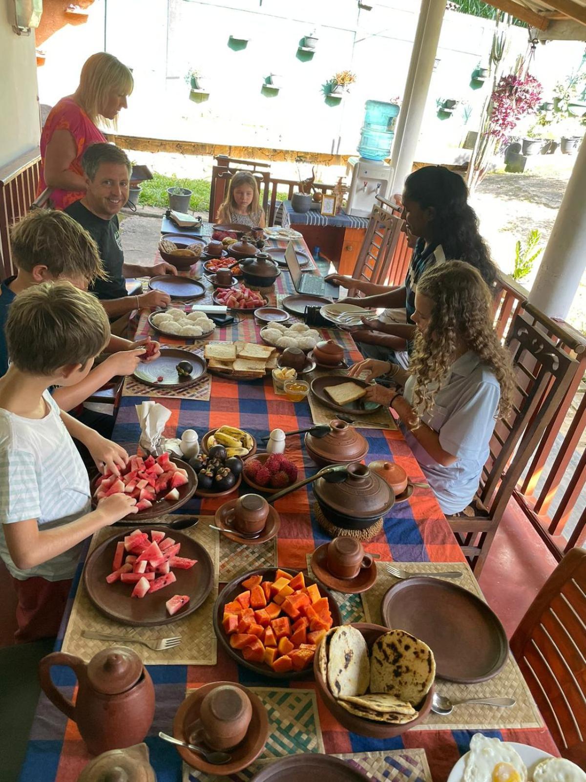 Kandy Food Lovers Home Stay By Ags ภายนอก รูปภาพ
